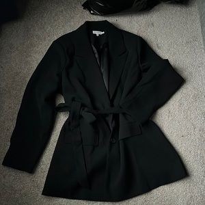 GOOD AMERICAN BLACK SELF TIE WRAP BLAZER